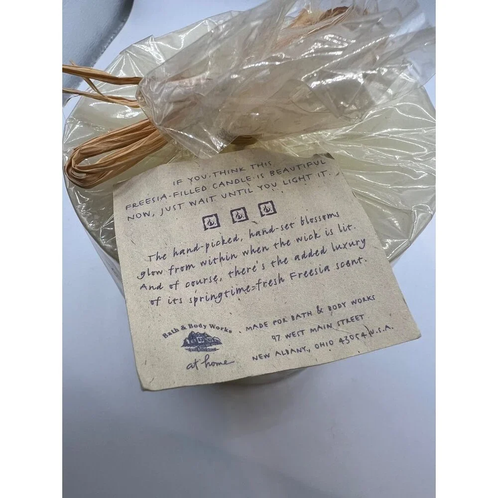 Vintage Bath And Body Works At Home 'Freesia' 4" x 4" Sealed Large Candle‎ NOS - Picture 7 of 8